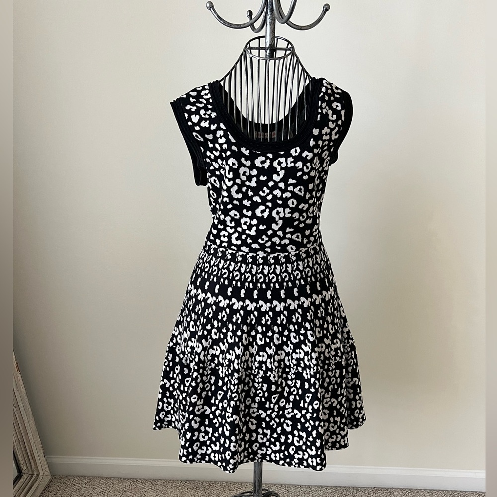 Like New! Rebecca Taylor Black & White Leopard Print Mini Dress (Size Medium).